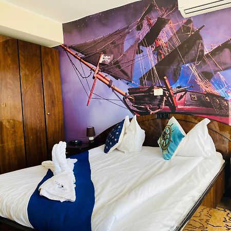 Pirates Resort Mamaia Bagian luar foto