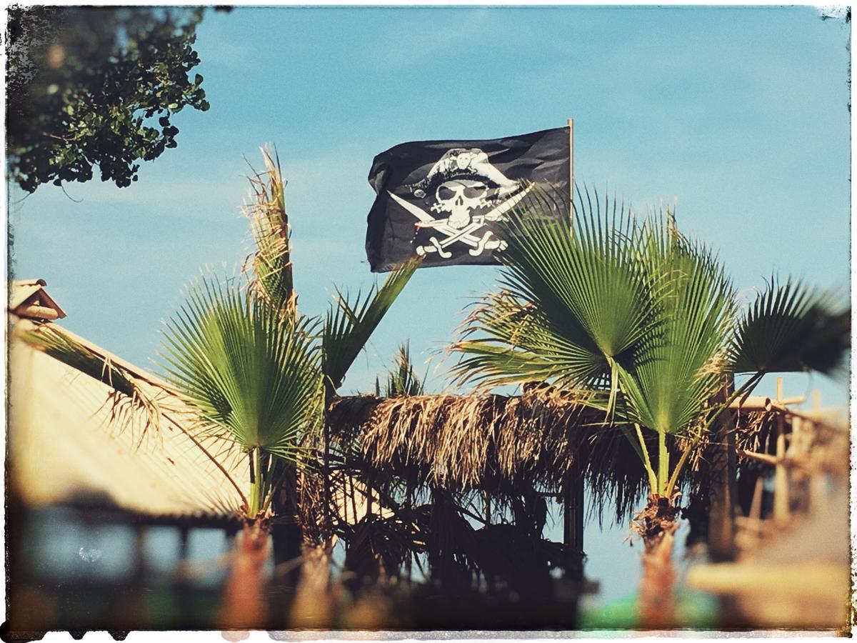 Pirates Resort Mamaia Bagian luar foto