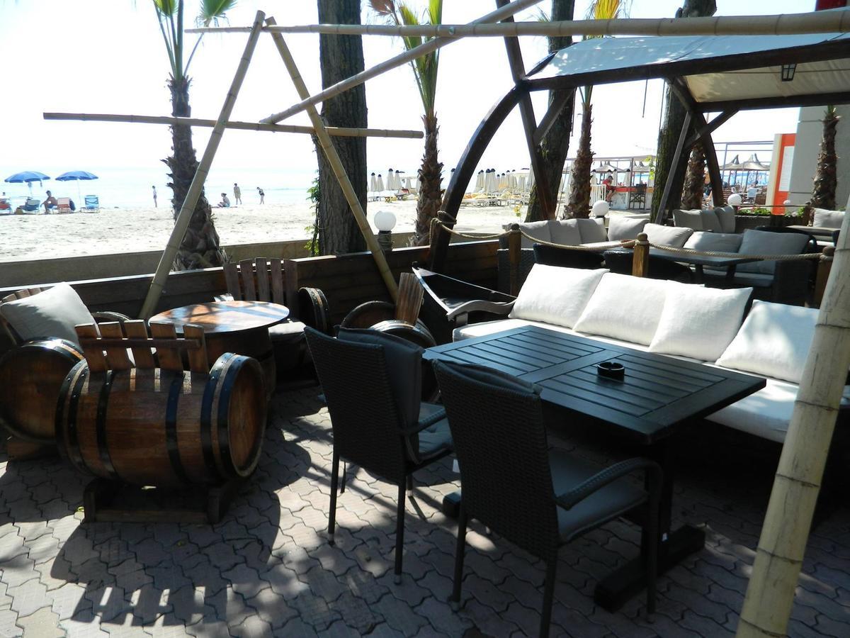 Pirates Resort Mamaia Bagian luar foto